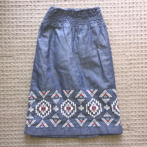 American Eagle festive skirt - Picture 3 of 3